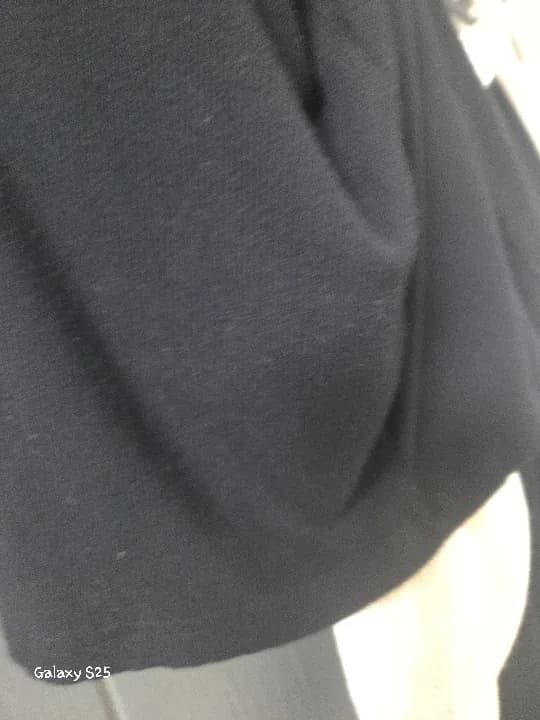레르 백 슬릿 보트 넥 티셔츠 블랙 리뷰 이미지