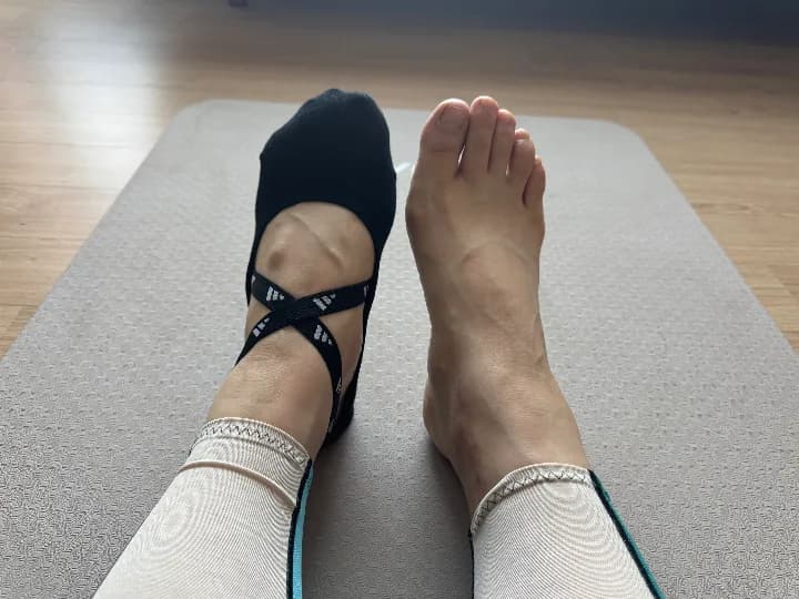 아디다스 뉴 필라테스 요가 양말 블랙/그레이 (논슬립 발레 슈즈, 발가락 토삭스, 덧신) 리뷰 이미지